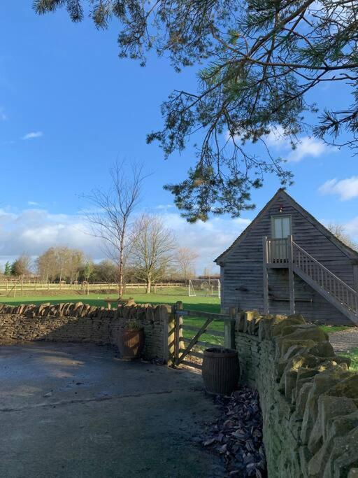 Annexe Near Malmesbury / Tetbury Appartement Hankerton Buitenkant foto