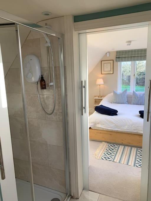 Annexe Near Malmesbury / Tetbury Appartement Hankerton Buitenkant foto